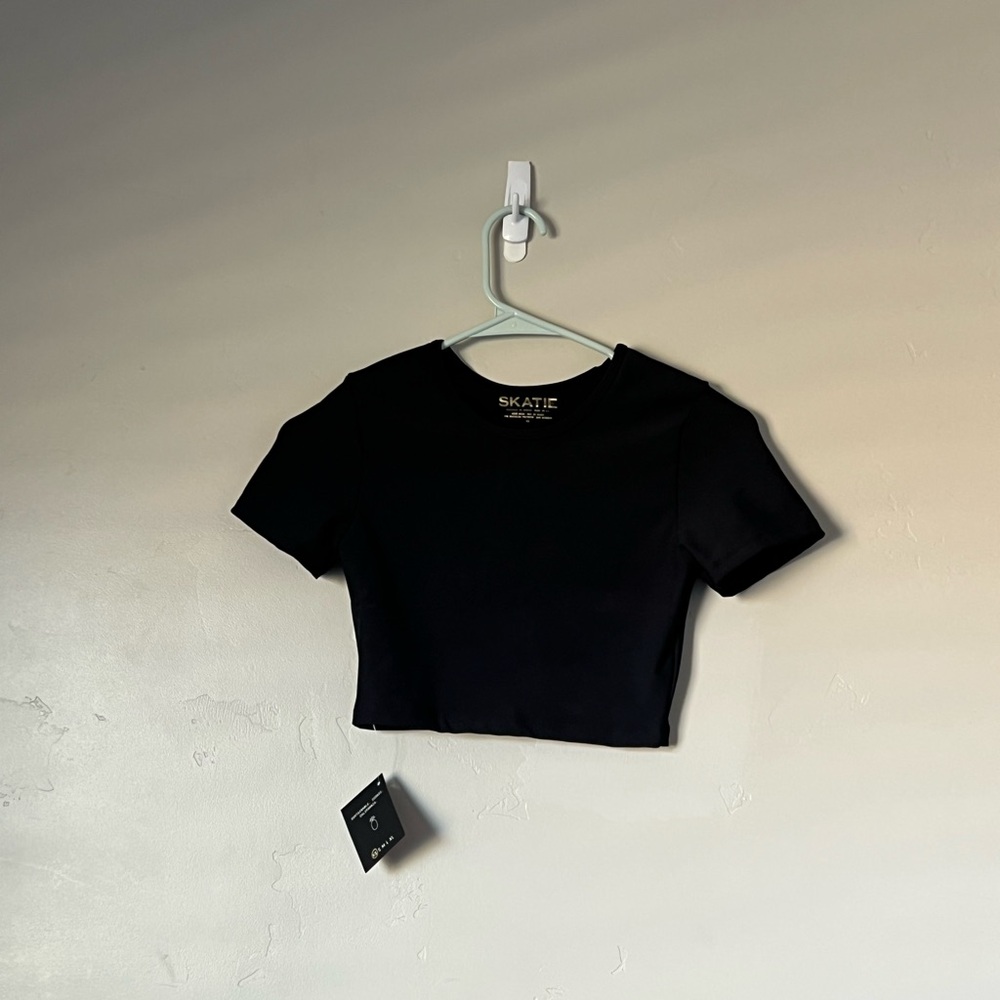 SKATIE Athletic Crop